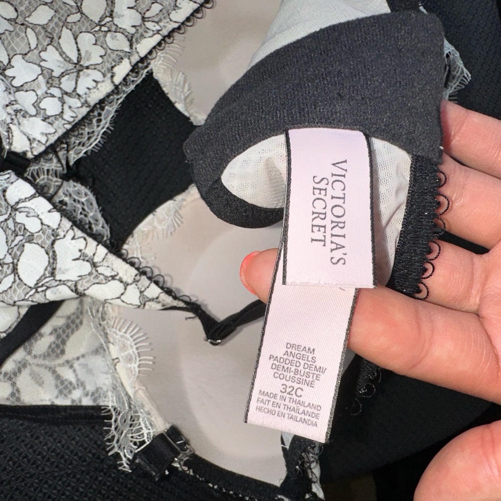 Victorias Secret Bra - Picture 3 of 5
